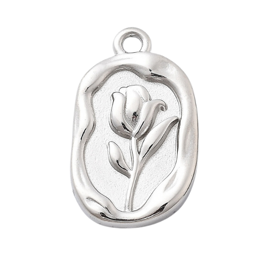 Silver pendant with a tulip design 