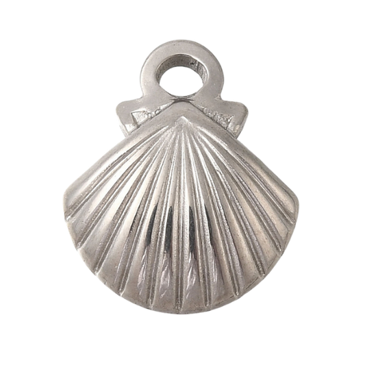 Silver scallop shell pendant 